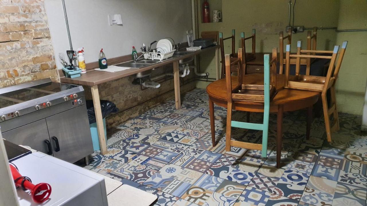 Mrs Potts Hostel Κάρντιφ Εξωτερικό φωτογραφία