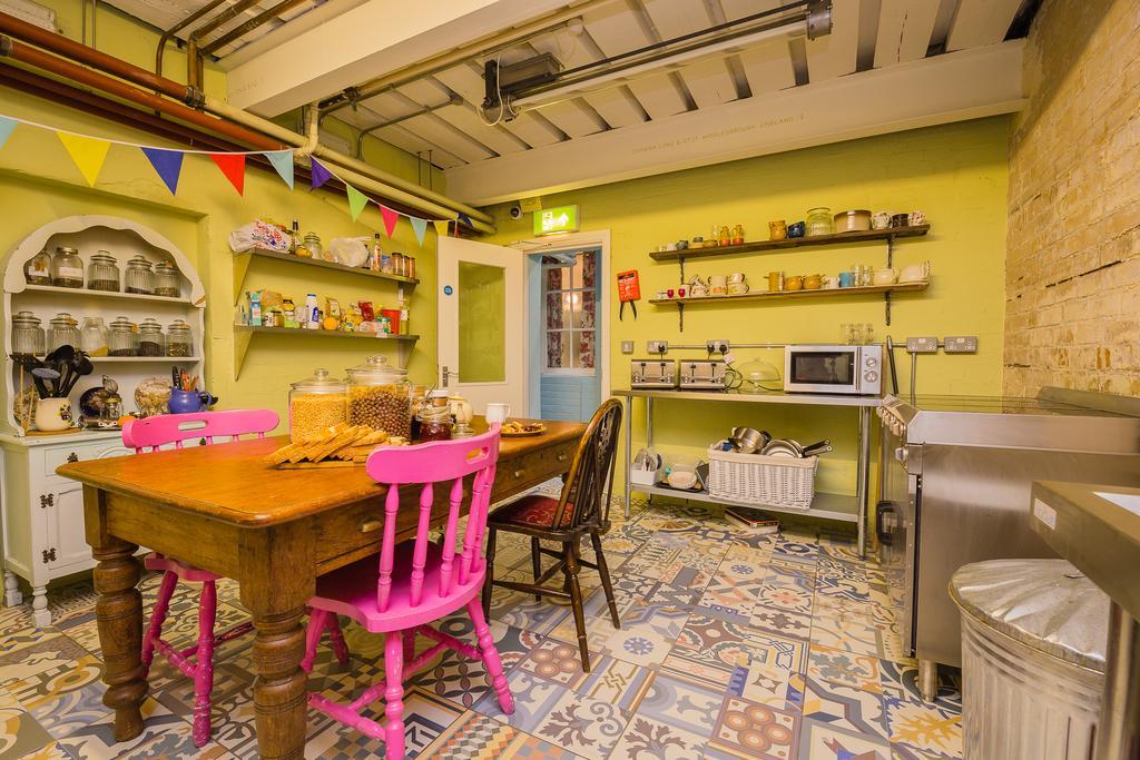 Mrs Potts Hostel Κάρντιφ Εξωτερικό φωτογραφία